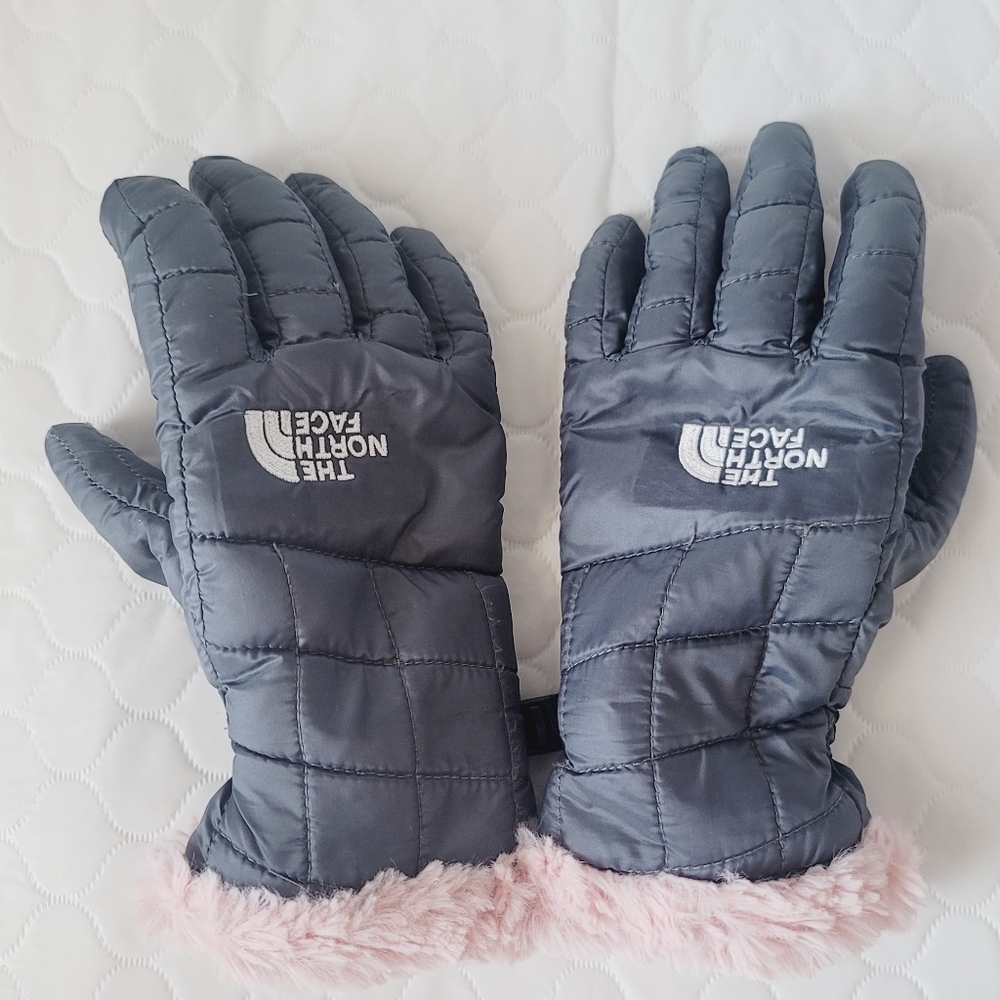 The North Face Girls Gray Gloves with Pink Trim Size S